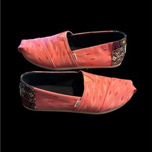 Toms Coral Patterned Slip-On Flats